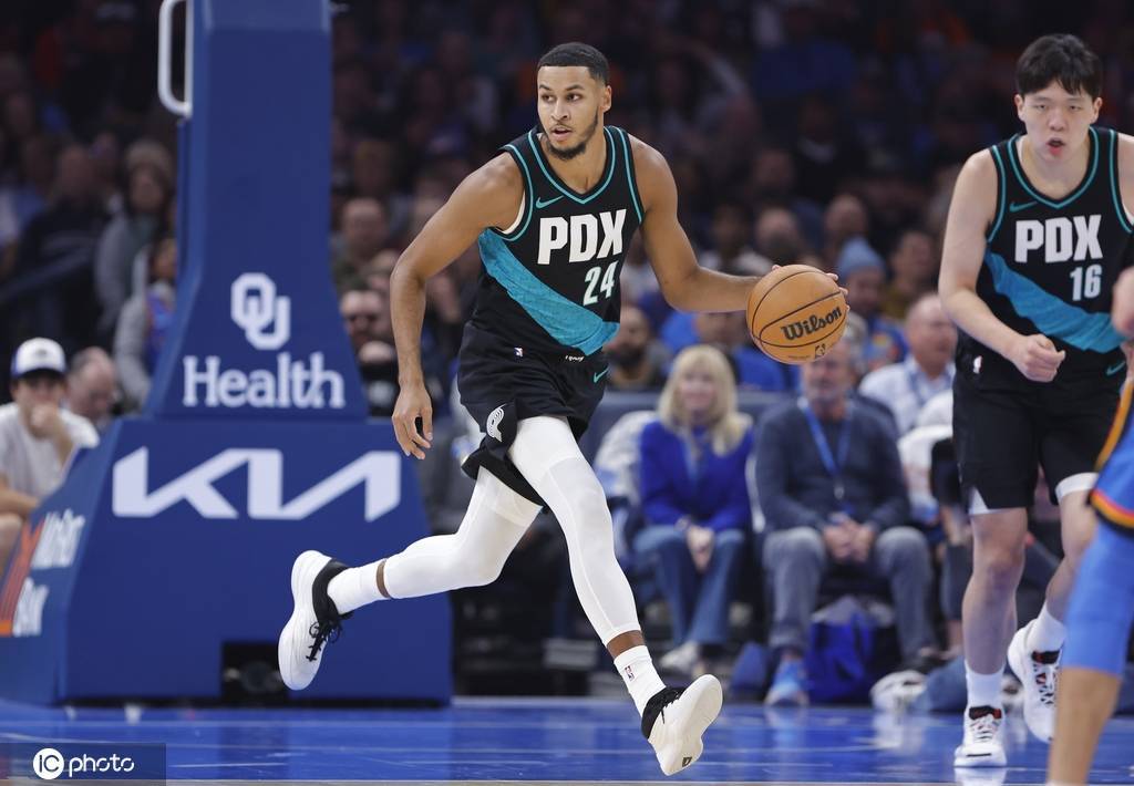 破三分荒！杨瀚森8+4+3 劝架+空接爆扣=融入球队