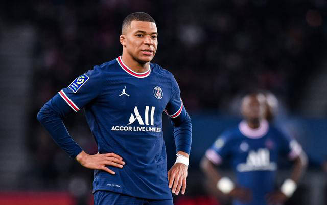 缺谁谁尴尬！巴黎无姆巴佩却稳定晋级欧冠淘汰赛，皇马成功淘汰本菲卡